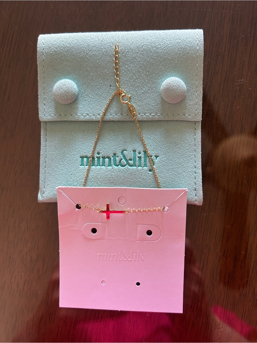 mint&lily Gold Bracelet with gold Cross